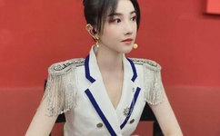 护士被强摁做开腿呻吟的漫画